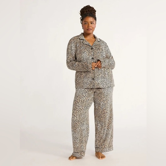 Joyspun Other - Joyspun Women's Velour Notch Collar Top/Pants Pajama Set NWOT